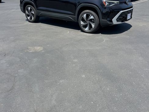 Used 2025 Volkswagen Taos SE AWD/4WD image 5