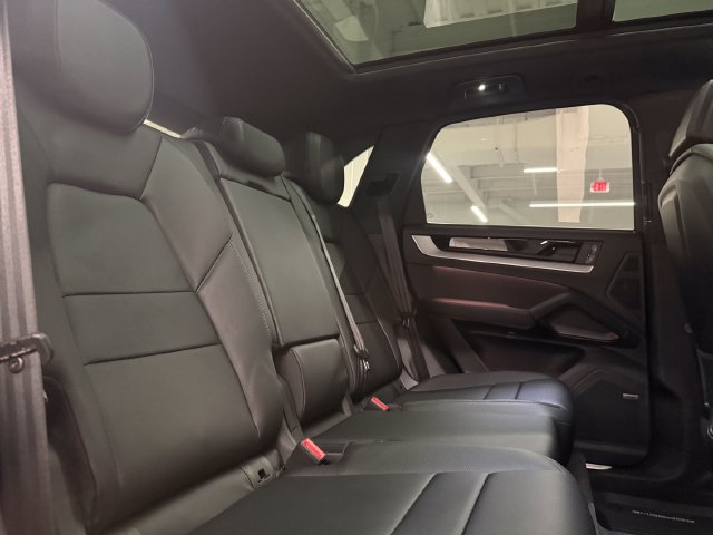 Certified 2026 Porsche Cayenne AWD/4WD image 27