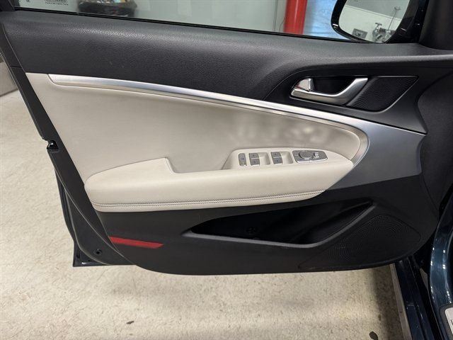 Used 2024 Genesis G70 2.5T AWD/4WD image 17
