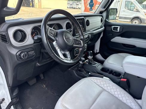 Used 2021 Jeep Gladiator Overland AWD/4WD image 12