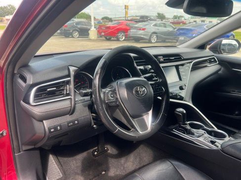 Used 2018 Toyota Camry XLE image 16
