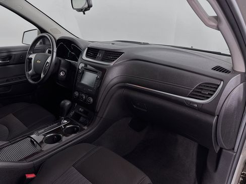 Used 2017 Chevrolet Traverse LT image 28