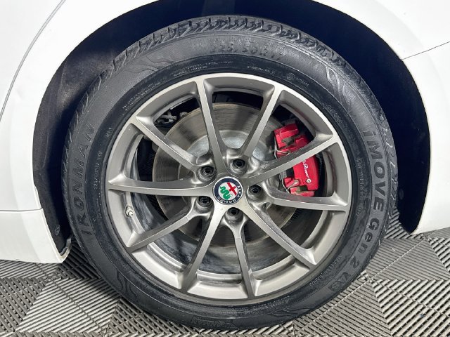Used 2018 Alfa Romeo Giulia RWD image 34