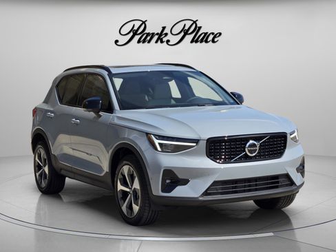 New 2026 Volvo XC40 B5 Plus w/ Protection Package Premier image 8
