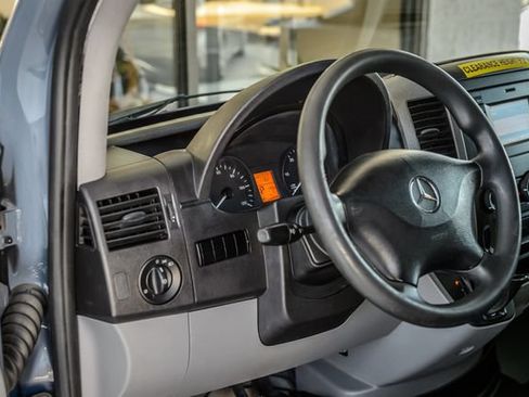 Used 2018 Mercedes-Benz Sprinter 2500 image 26