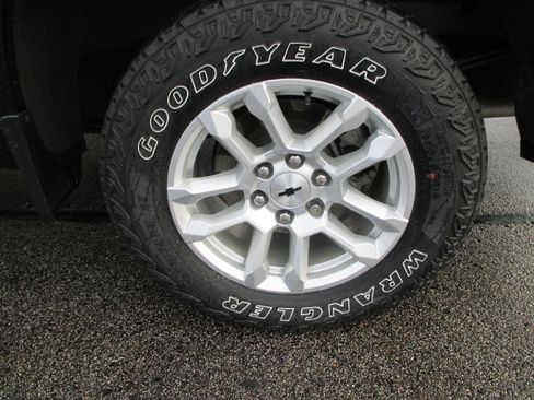 Used 2023 Chevrolet Silverado 1500 RST w/ Z71 Off-Road Package image 9