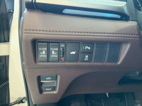 New 2026 Honda Odyssey Touring image 9