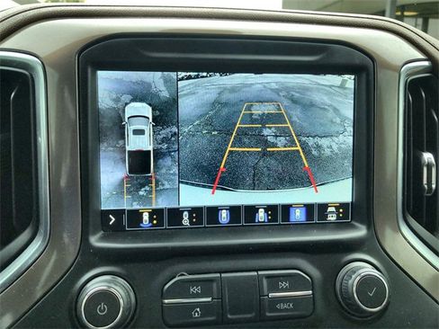 Used 2021 Chevrolet Silverado 1500 High Country w/ Technology Package image 17