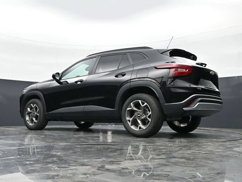 Used 2025 Chevrolet Trax LT w/ LT Convenience Package FWD image 39