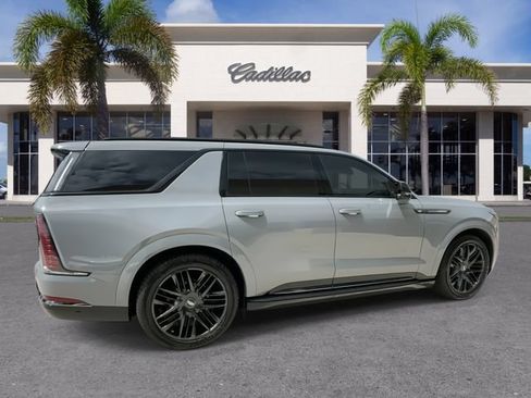 Certified 2026 Cadillac Escalade IQL Sport 1 w/ LPO, ONYX Package AWD/4WD image 15