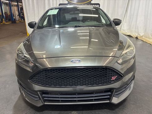 Used 2018 Ford Focus ST w/ Equipment Group 402A FWD image 2