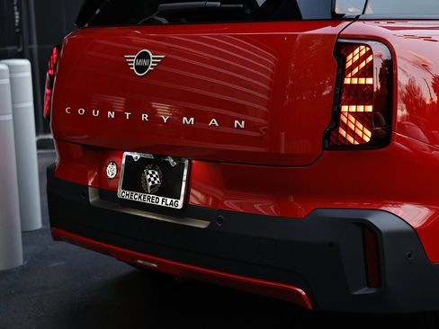 Used 2025 MINI Cooper Countryman S w/ Comfort Package Max image 9