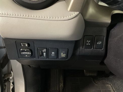 Used 2014 Toyota RAV4 Limited w/ Technology Package AWD/4WD image 28