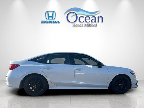 Used 2023 Honda Civic Sport image 2