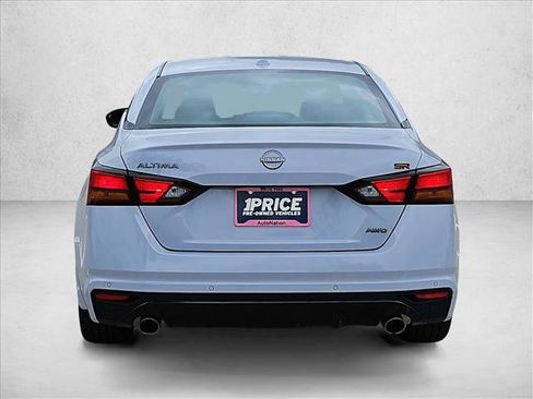 Used 2025 Nissan Altima 2.5 SR w/ SR Premium Package AWD/4WD image 7