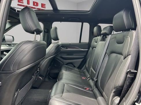 Used 2024 Jeep Grand Cherokee Limited w/ Luxury Tech Group II AWD/4WD image 15