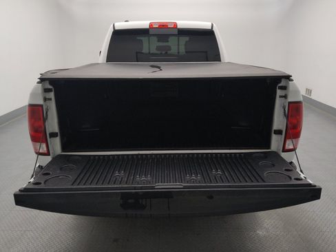 Used 2018 RAM 1500 Classic SLT AWD/4WD image 29