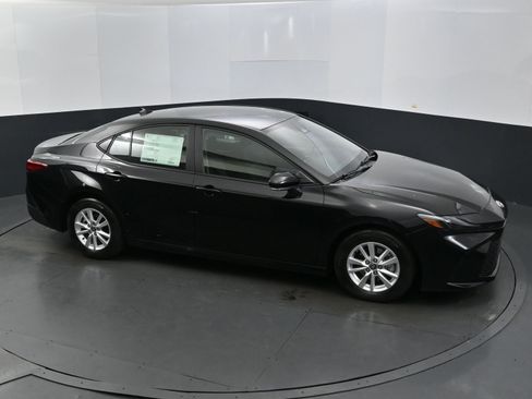 Used 2025 Toyota Camry LE image 33