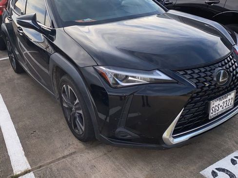 Used 2019 Lexus UX 200 image 2