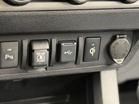 Used 2021 Toyota Tacoma TRD Off-Road w/ Technology Package AWD/4WD image 16
