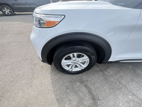 Used 2023 Ford Explorer XLT image 10
