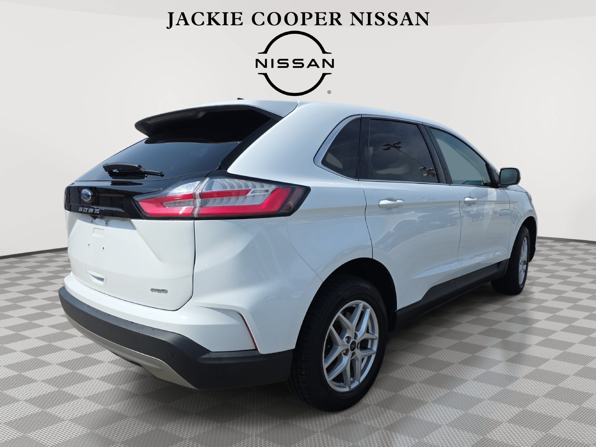 Used 2023 Ford Edge SEL AWD/4WD image 5