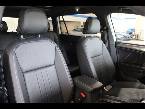 Used 2022 Volkswagen Tiguan SE R-Line AWD/4WD image 22