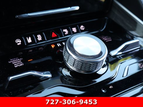 Used 2022 Jeep Wagoneer Series III w/ Premium Group I AWD/4WD image 29