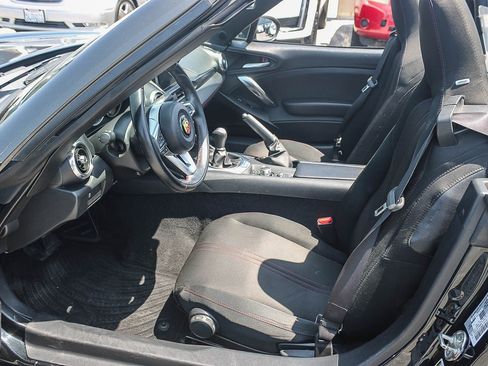 Used 2018 FIAT 124 Spider Abarth RWD image 27