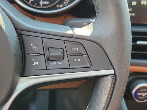 Used 2019 Alfa Romeo Giulia Ti RWD image 12