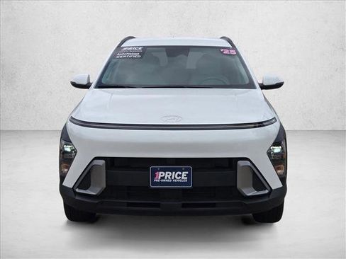 Used 2025 Hyundai Kona SEL AWD/4WD image 2