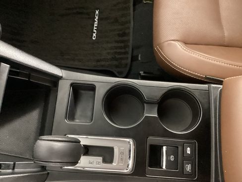 Used 2017 Subaru Outback 3.6R Touring AWD/4WD image 26