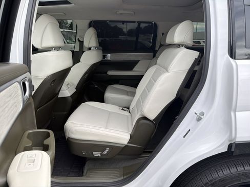 Used 2025 Hyundai Santa Fe Calligraphy AWD/4WD image 30