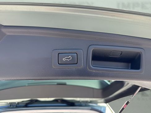 Used 2017 Subaru Forester 2.5i Touring AWD/4WD image 28