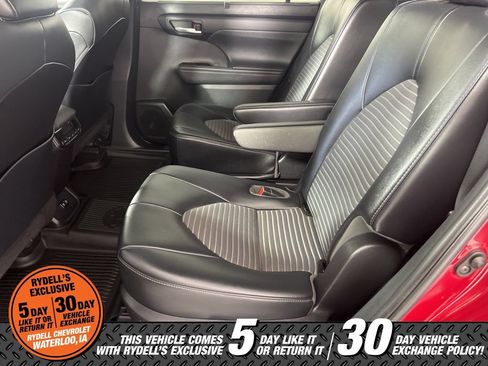 Used 2021 Toyota Highlander XSE AWD/4WD image 17