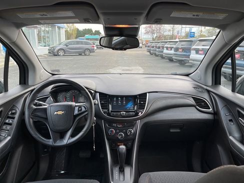 Used 2017 Chevrolet Trax LS image 28