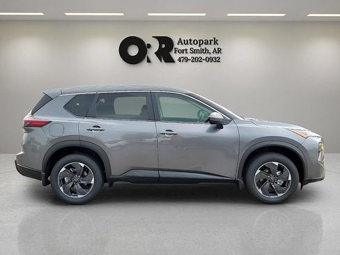 Used 2025 Nissan Rogue SV w/ SV Premium Package FWD image 6