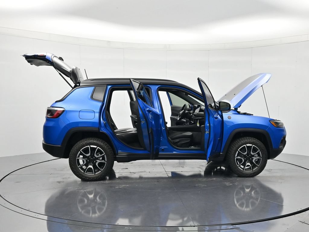 New 2026 Jeep Compass Trailhawk w/ Sun, Sound & Navigation Group AWD/4WD image 49