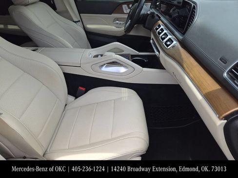 Used 2021 Mercedes-Benz GLS 450 4MATIC image 11