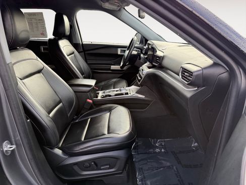 Used 2023 Ford Explorer XLT w/ Equipment Group 202A image 19