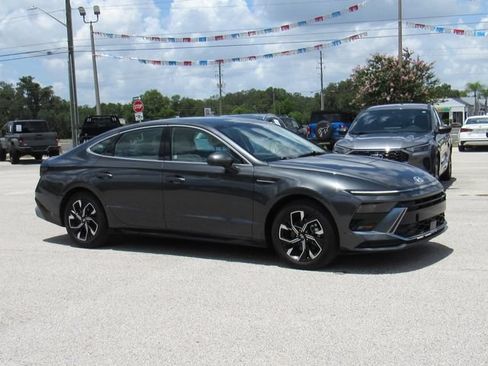 Used 2025 Hyundai Sonata SEL FWD image 2