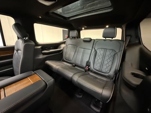 Used 2022 Jeep Grand Wagoneer Series III image 32