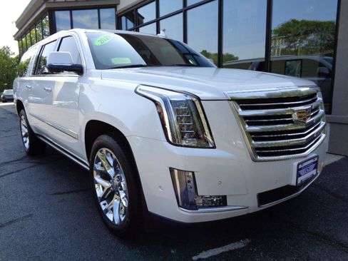 Used 2019 Cadillac Escalade ESV Platinum AWD/4WD image 3