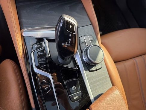 Used 2021 BMW 530i w/ M Sport Package image 9