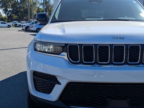 Used 2025 Jeep Grand Cherokee Laredo X image 10