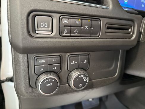 Used 2023 Chevrolet Tahoe Premier AWD/4WD image 11