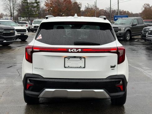 Used 2024 Kia Seltos S image 4