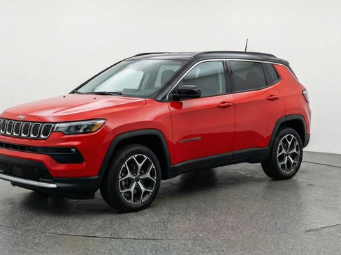 Used 2025 Jeep Compass Limited AWD/4WD image 3