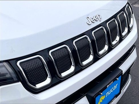 Used 2022 Jeep Compass Limited image 32