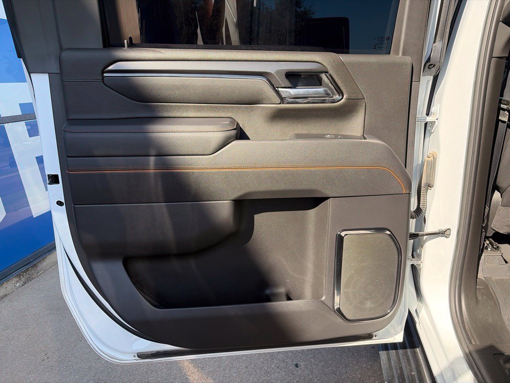 Used 2025 GMC Sierra 3500 AT4 w/ AT4 Premium Plus Package AWD/4WD image 17